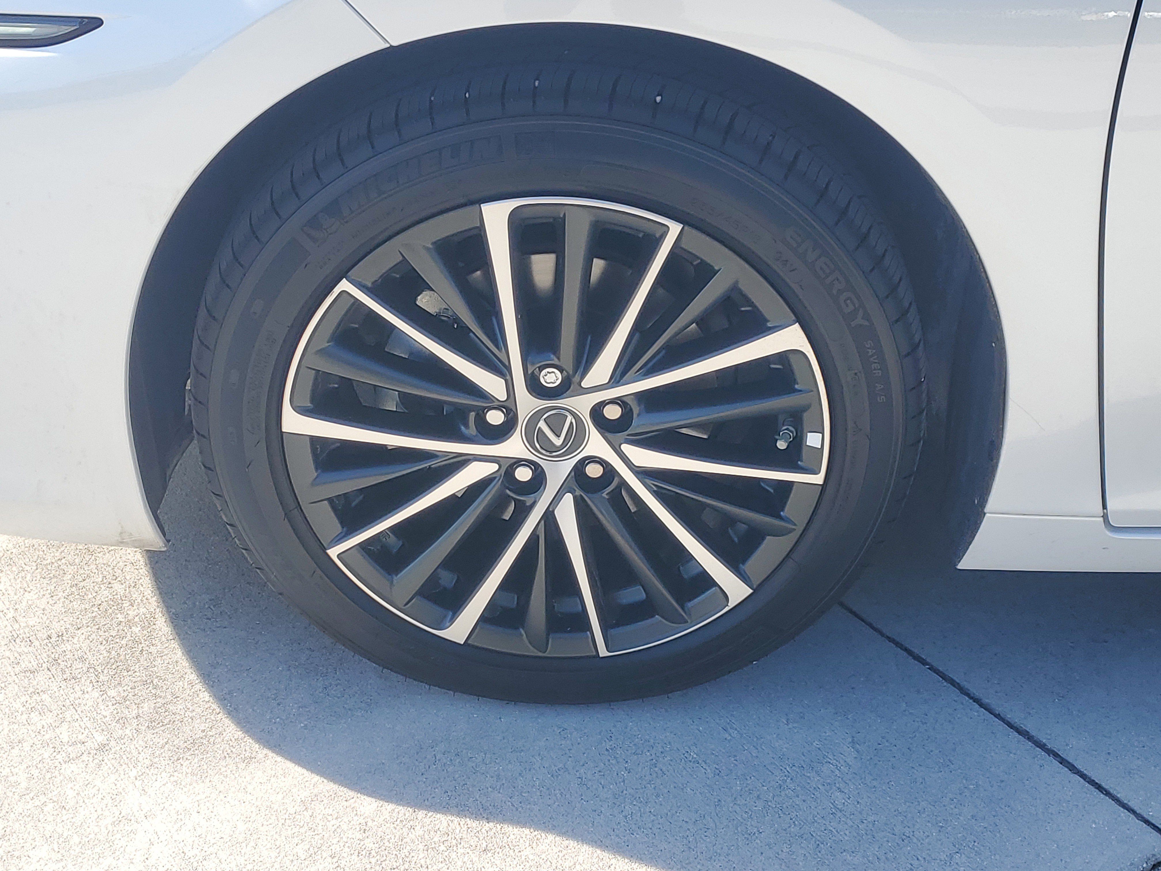 Used 2025 Lexus ES 350 w/ Premium Package image 6