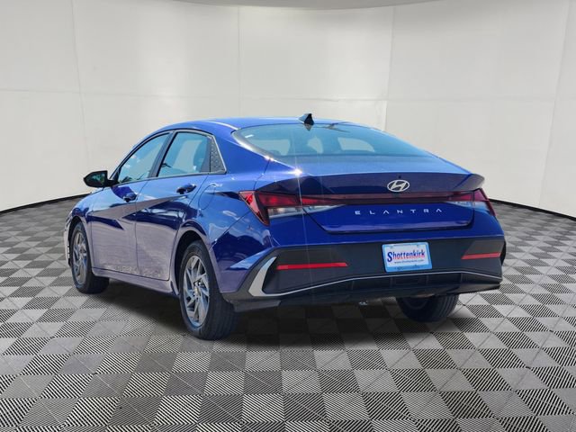 Used 2024 Hyundai Elantra SEL FWD video 3