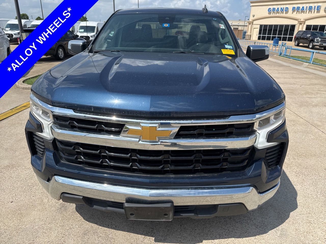 Used 2023 Chevrolet Silverado 1500 LT image 2