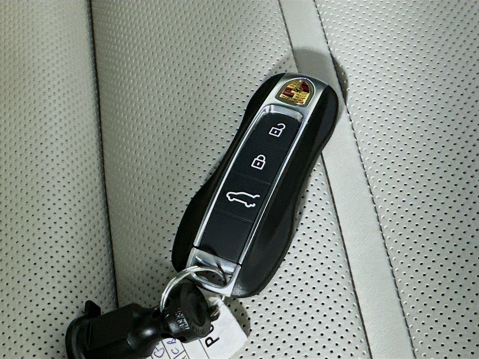New 2026 Porsche Cayenne GTS AWD/4WD image 46