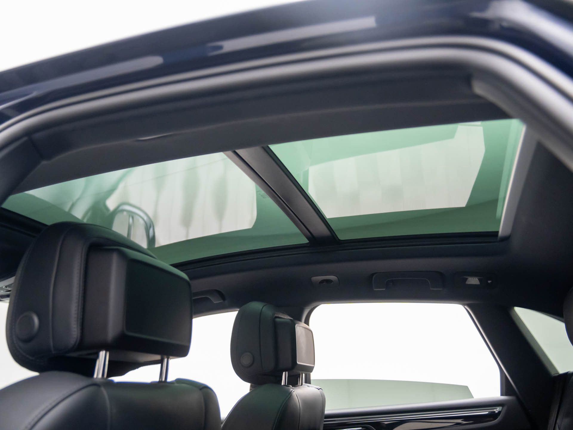 Certified 2022 Porsche Macan S image 19