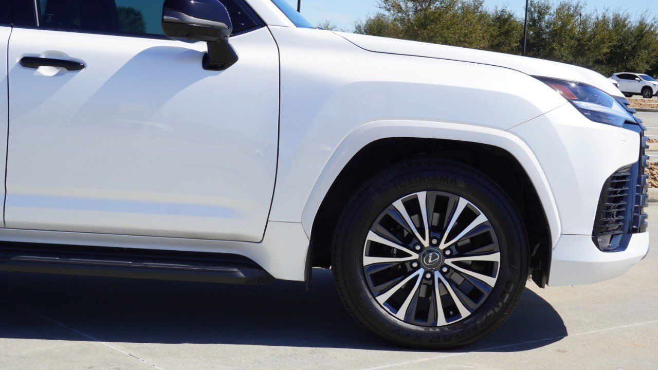 Used 2023 Lexus LX 600 4WD w/ Appearance Package image 9