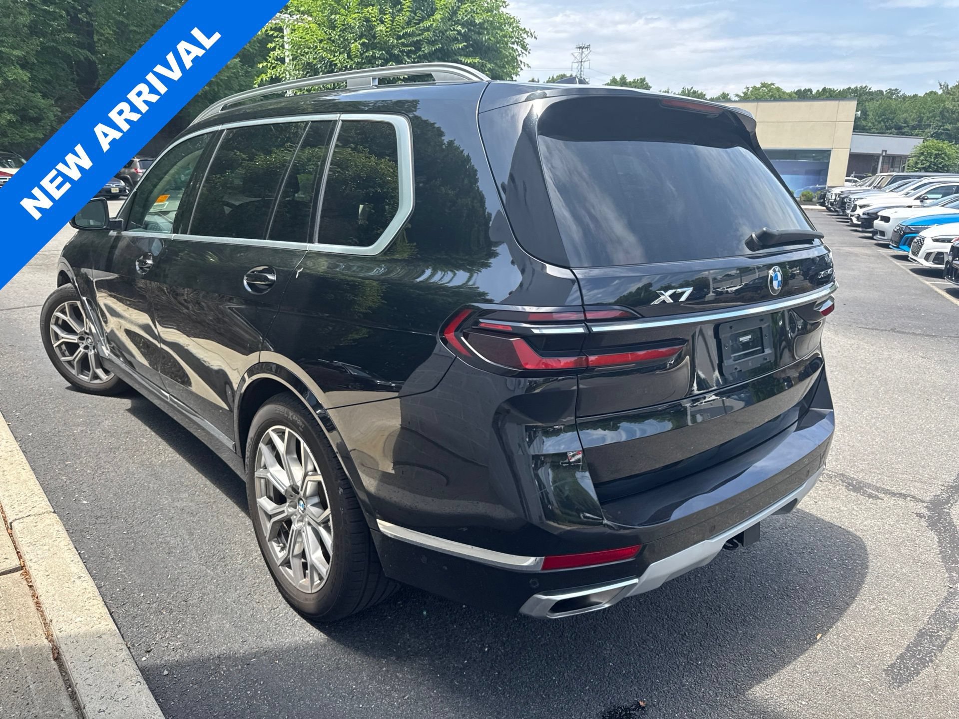 Used 2024 BMW X7 xDrive40i w/ Climate Comfort Package AWD/4WD image 4