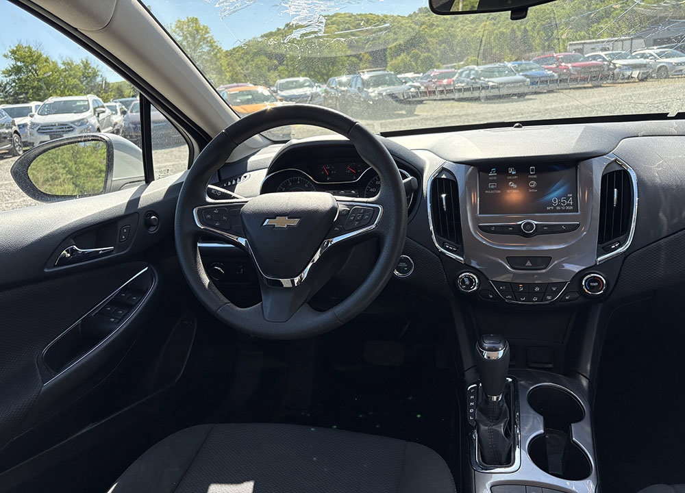 Used 2016 Chevrolet Cruze LT w/ Convenience Package FWD image 6