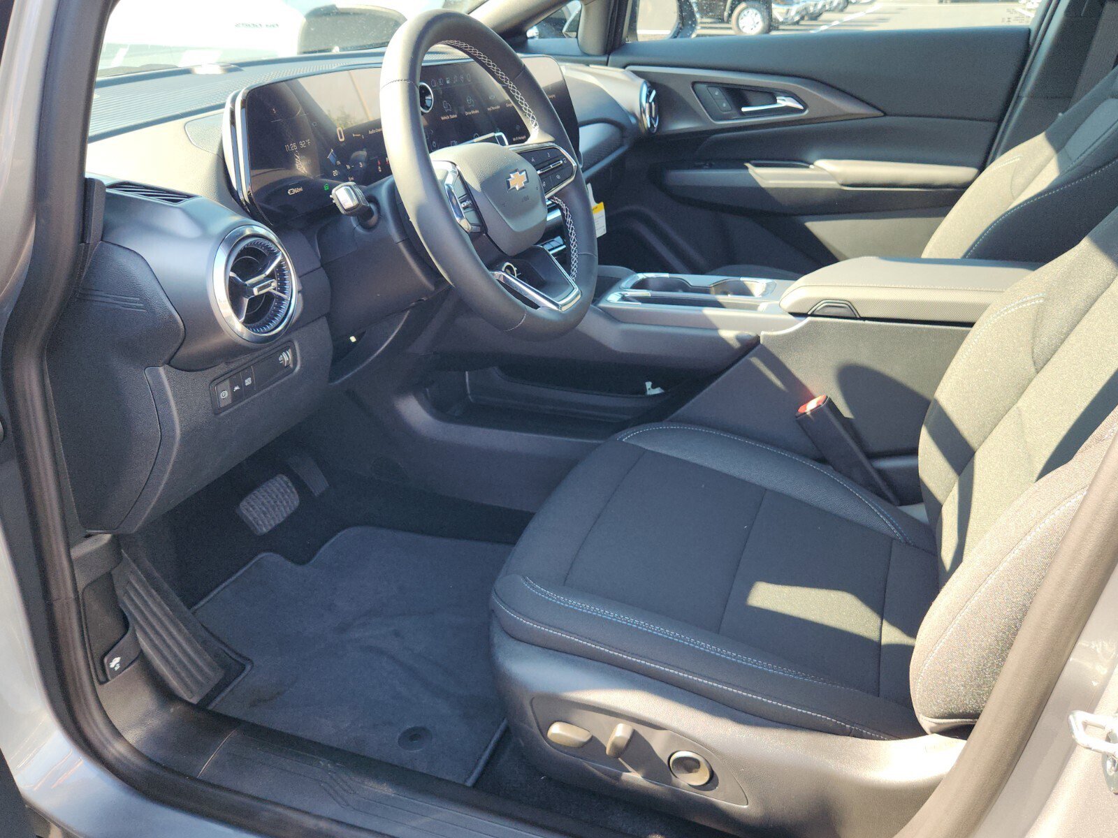 New 2026 Chevrolet Equinox EV LT image 6