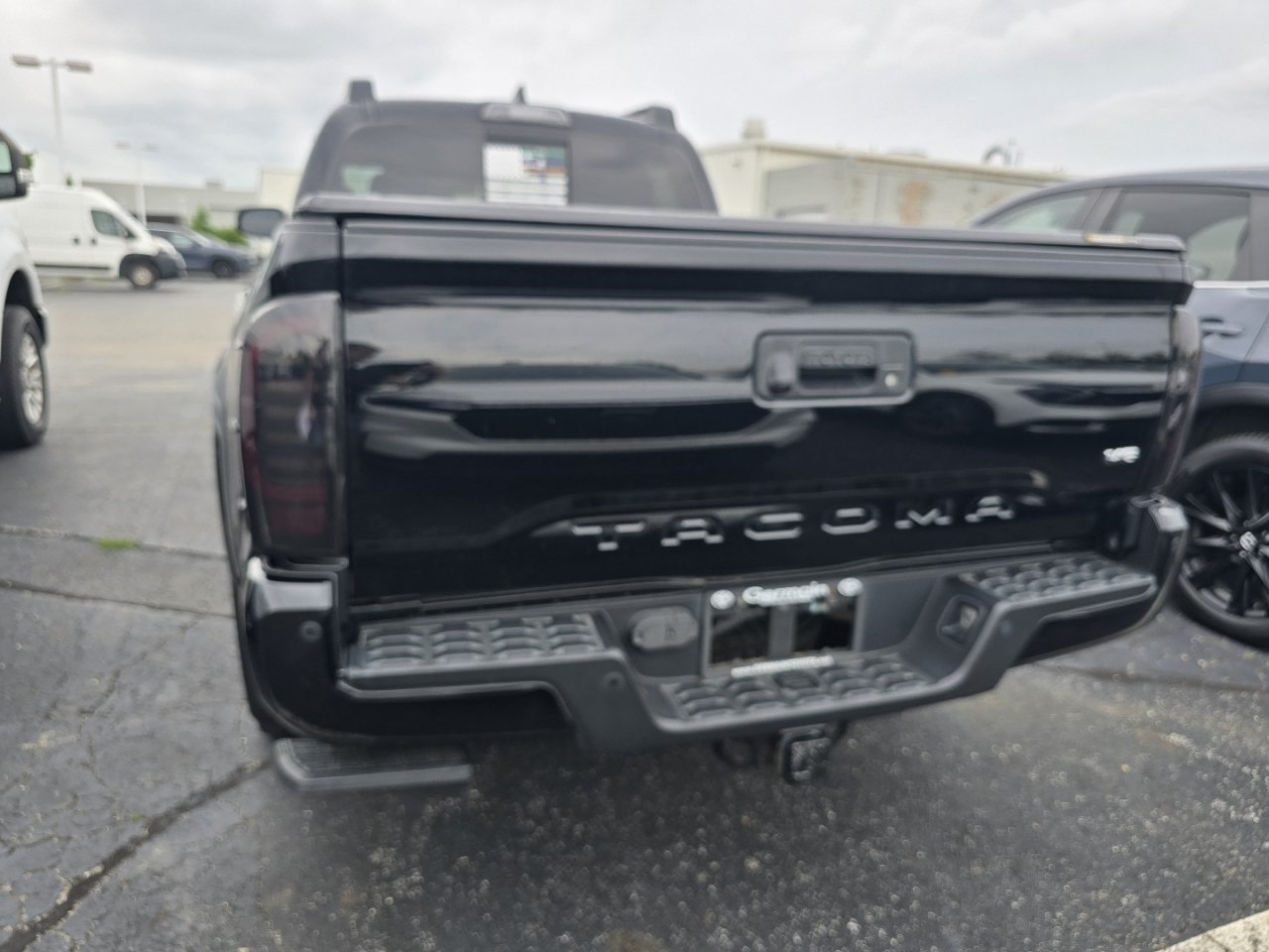 Used 2018 Toyota Tacoma TRD Sport w/ Technology Package AWD/4WD image 6