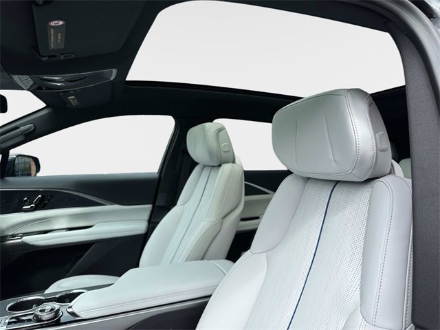 New 2025 Cadillac Lyriq Luxury image 16