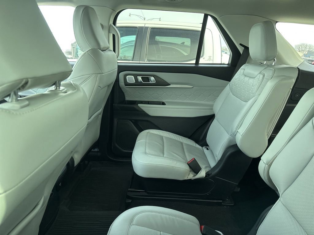 Used 2025 Ford Explorer Platinum w/ Ultimate Package image 11