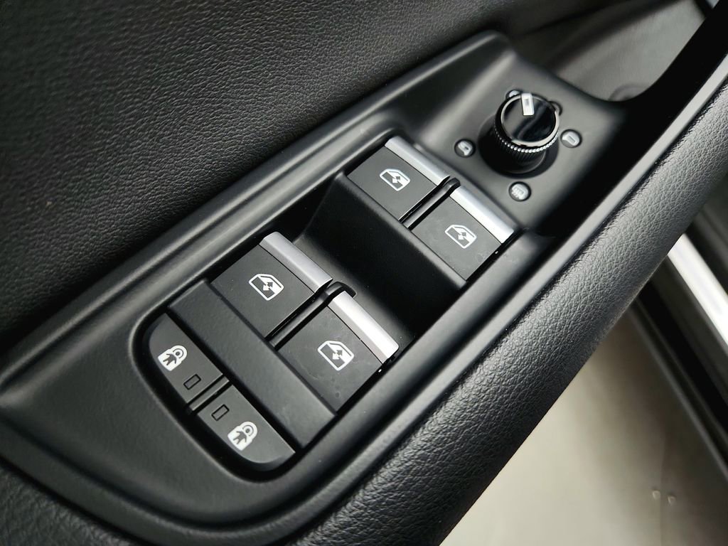 Used 2019 Audi Q8 Premium Plus w/ Premium Plus AWD/4WD image 28