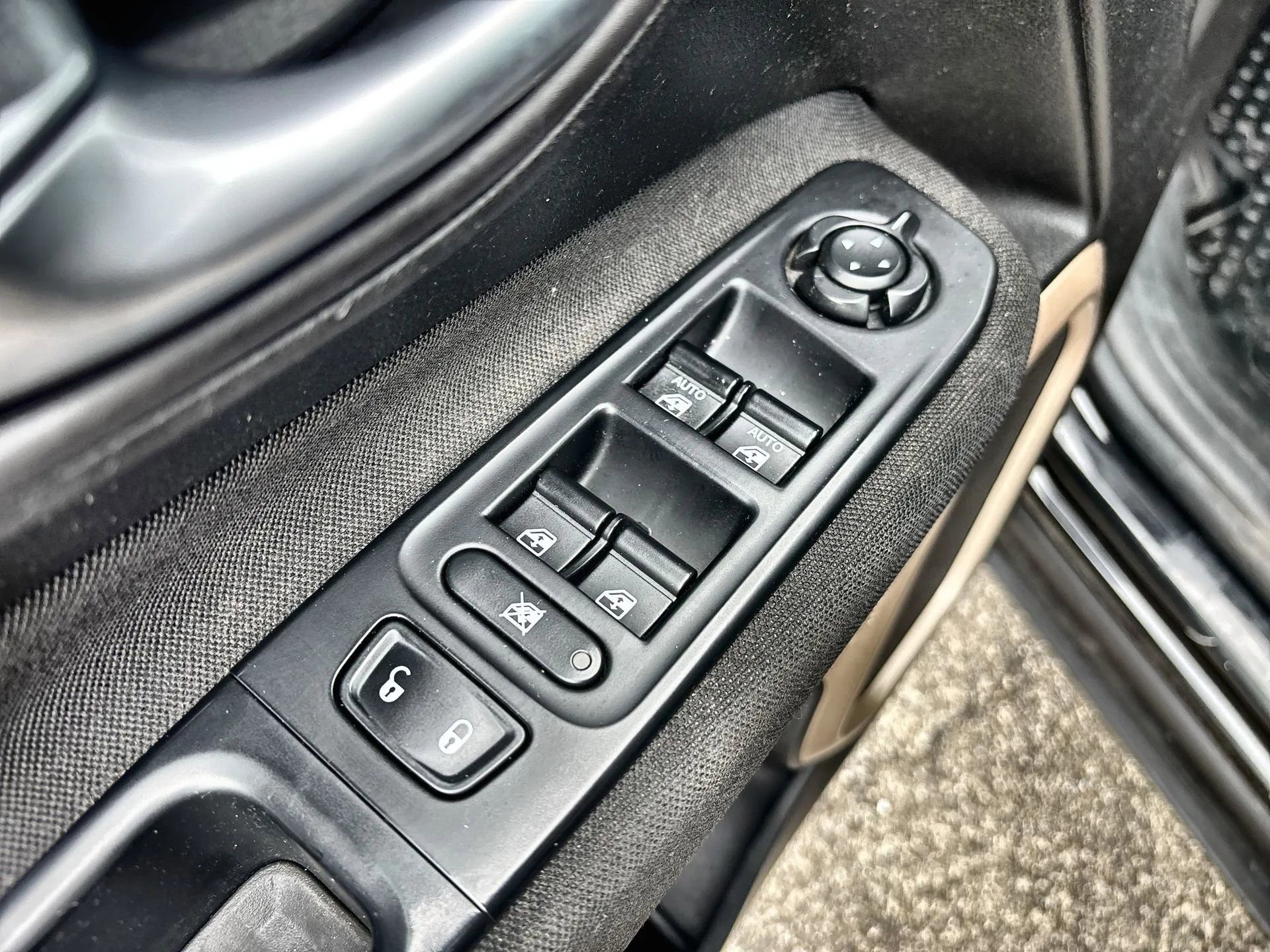 Used 2017 Jeep Renegade Sport w/ Power & Air Group image 14