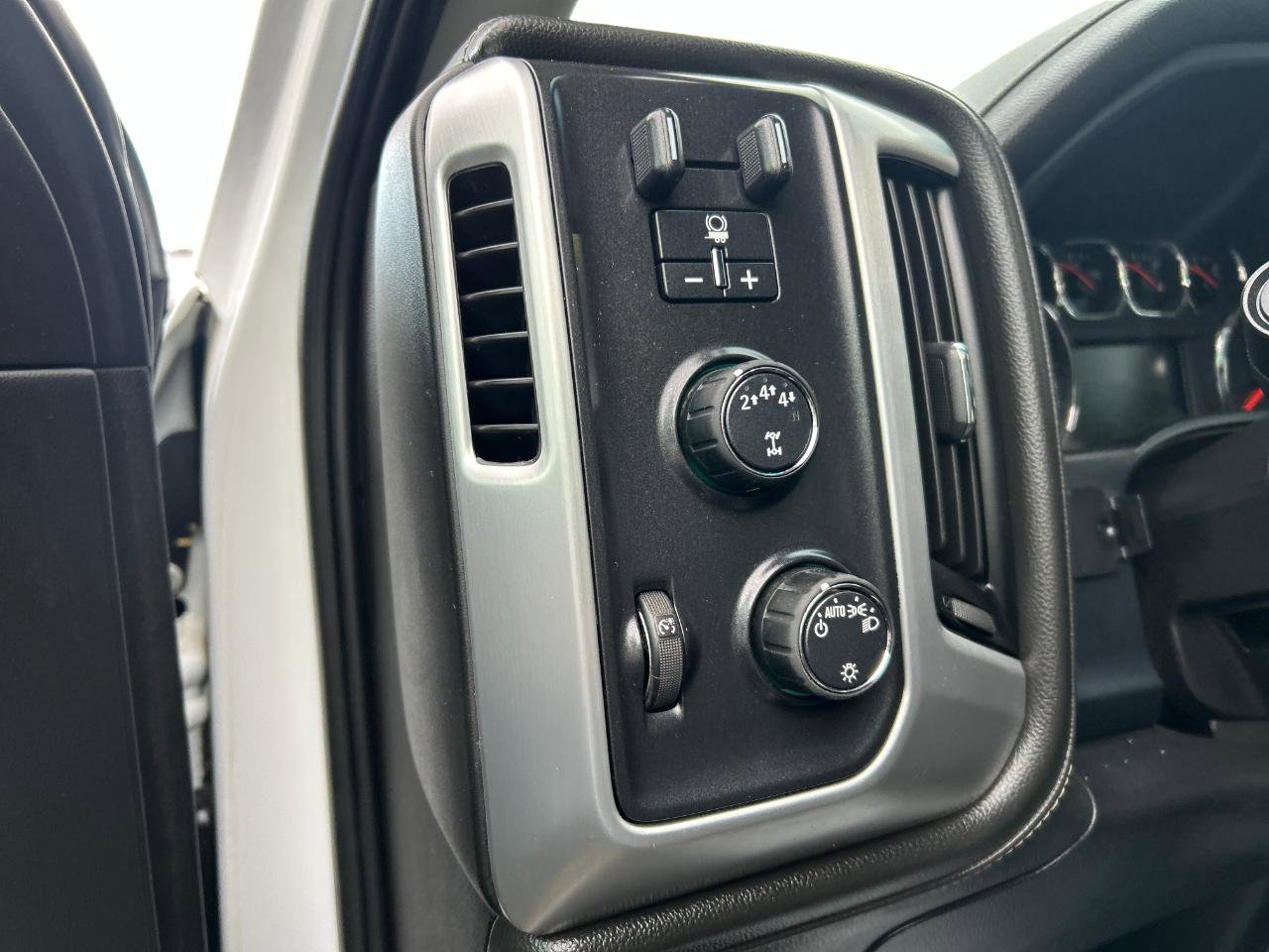 Used 2019 GMC Sierra 3500 SLE w/ Suspension Package, Off-Road AWD/4WD image 7