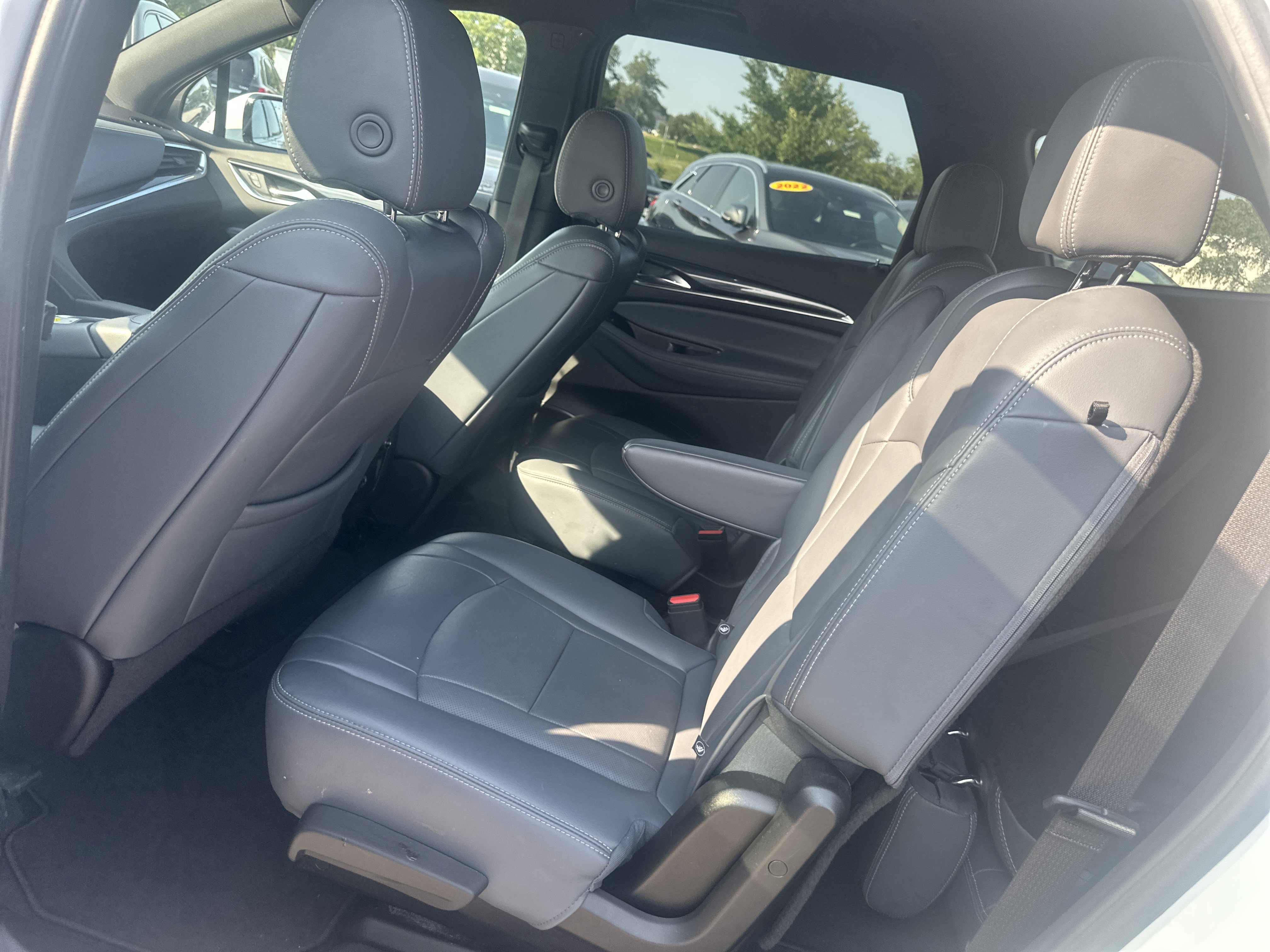 Used 2024 Buick Enclave Essence AWD/4WD image 14