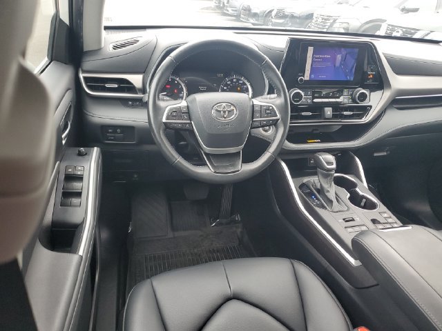 Used 2024 Toyota Highlander XLE AWD/4WD image 11