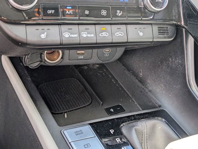 Used 2024 Hyundai Elantra Limited image 29