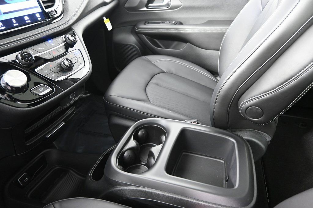 New 2026 Chrysler Pacifica Select image 33