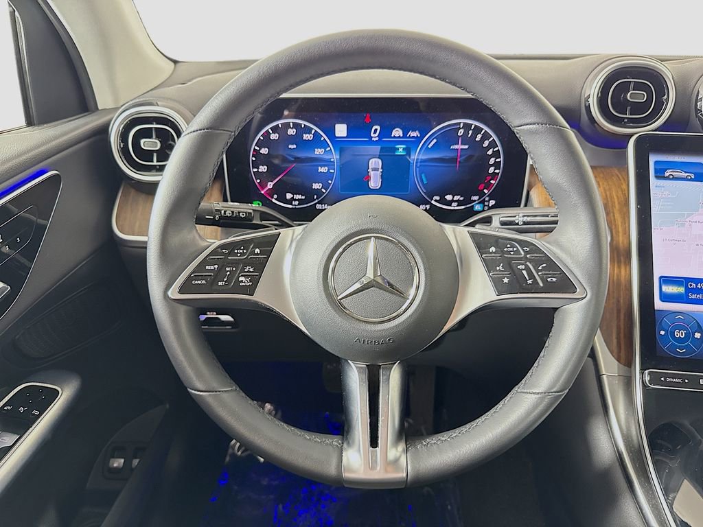 Used 2025 Mercedes-Benz GLC 350e 4MATIC image 11