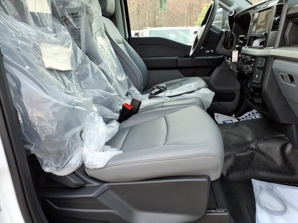 New 2025 Ford F550 4x4 Regular Cab Super Duty image 9