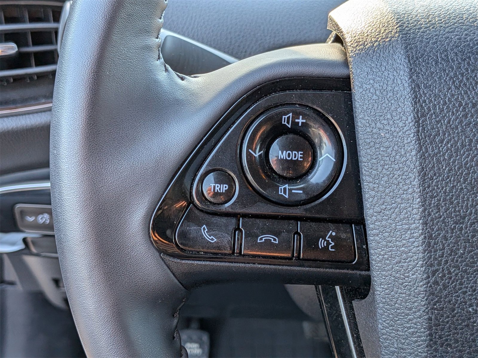 Used 2021 Toyota Prius XLE image 18