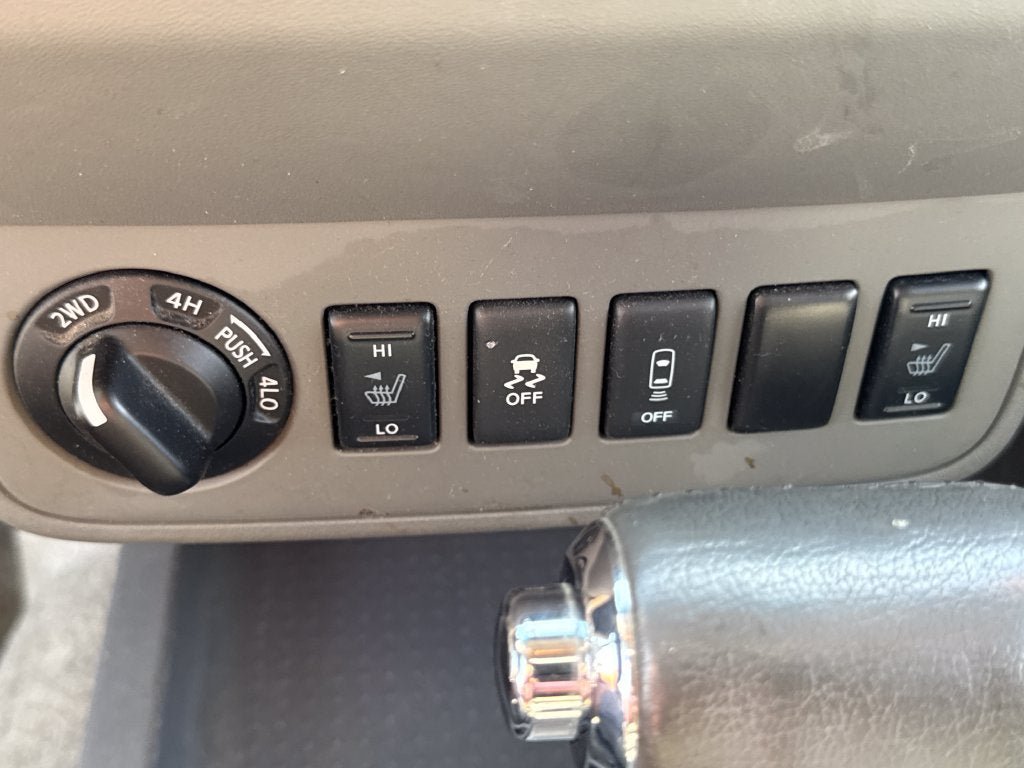 Used 2016 Nissan Frontier SV w/ SV Value Truck Package AWD/4WD image 17
