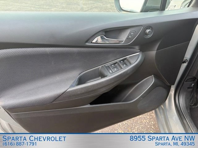 Used 2018 Chevrolet Cruze LT w/ Convenience Package FWD image 10