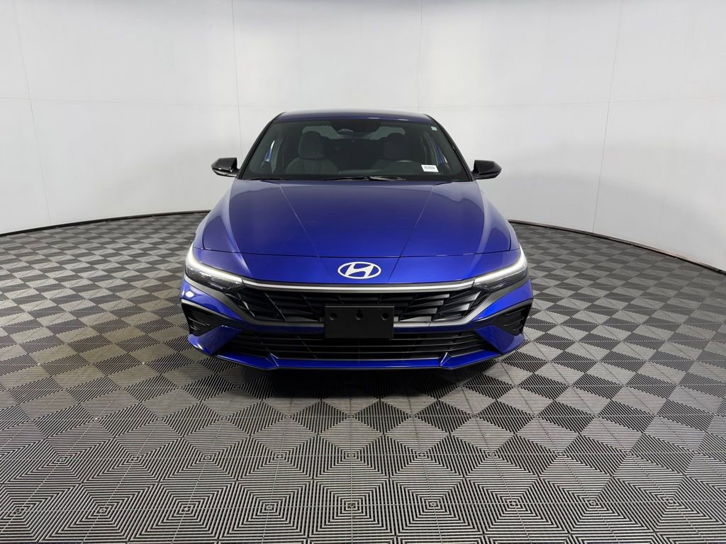 Used 2025 Hyundai Elantra Sport image 11
