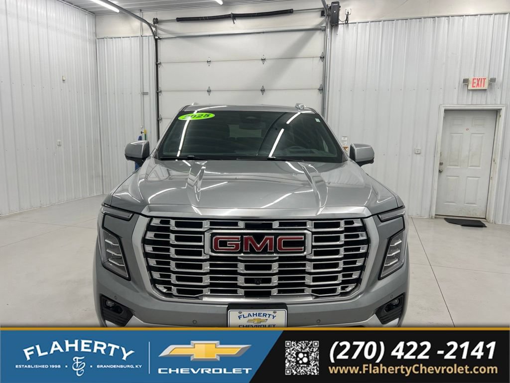 Used 2025 GMC Yukon XL Denali AWD/4WD image 7