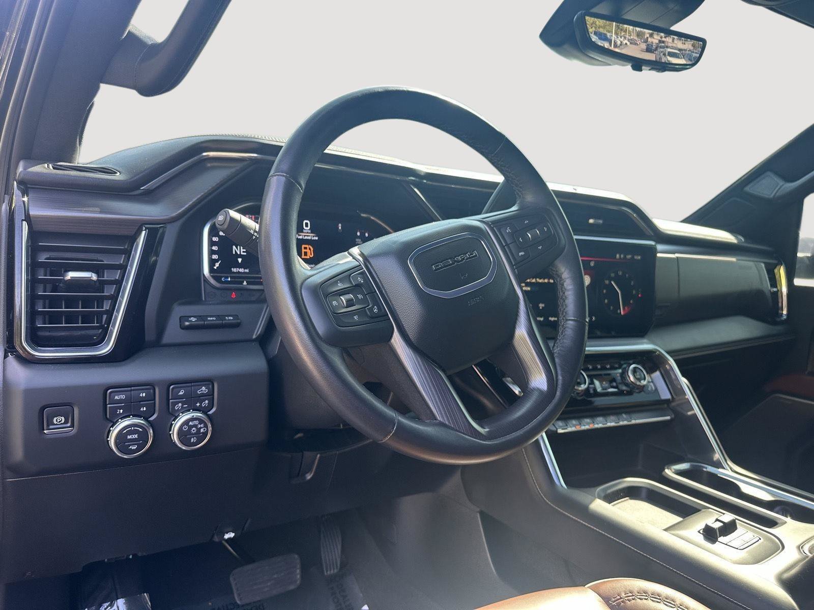 Used 2024 GMC Sierra 3500 Denali Ultimate AWD/4WD image 10