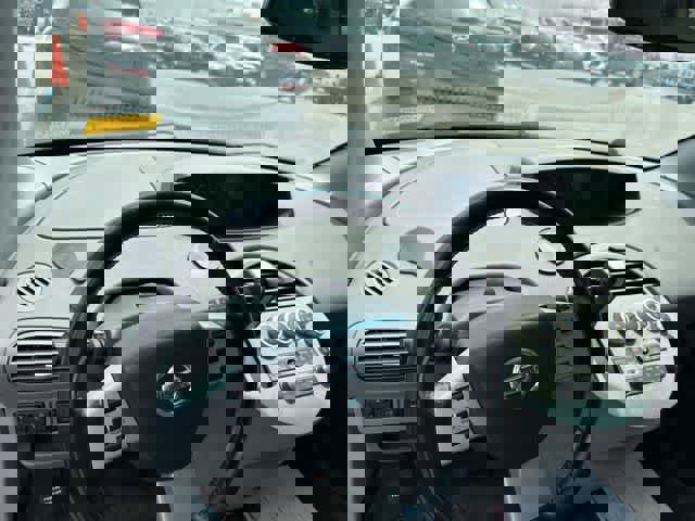 Used 2004 Nissan Quest SL w/ (SEA) Seat Pkg image 7