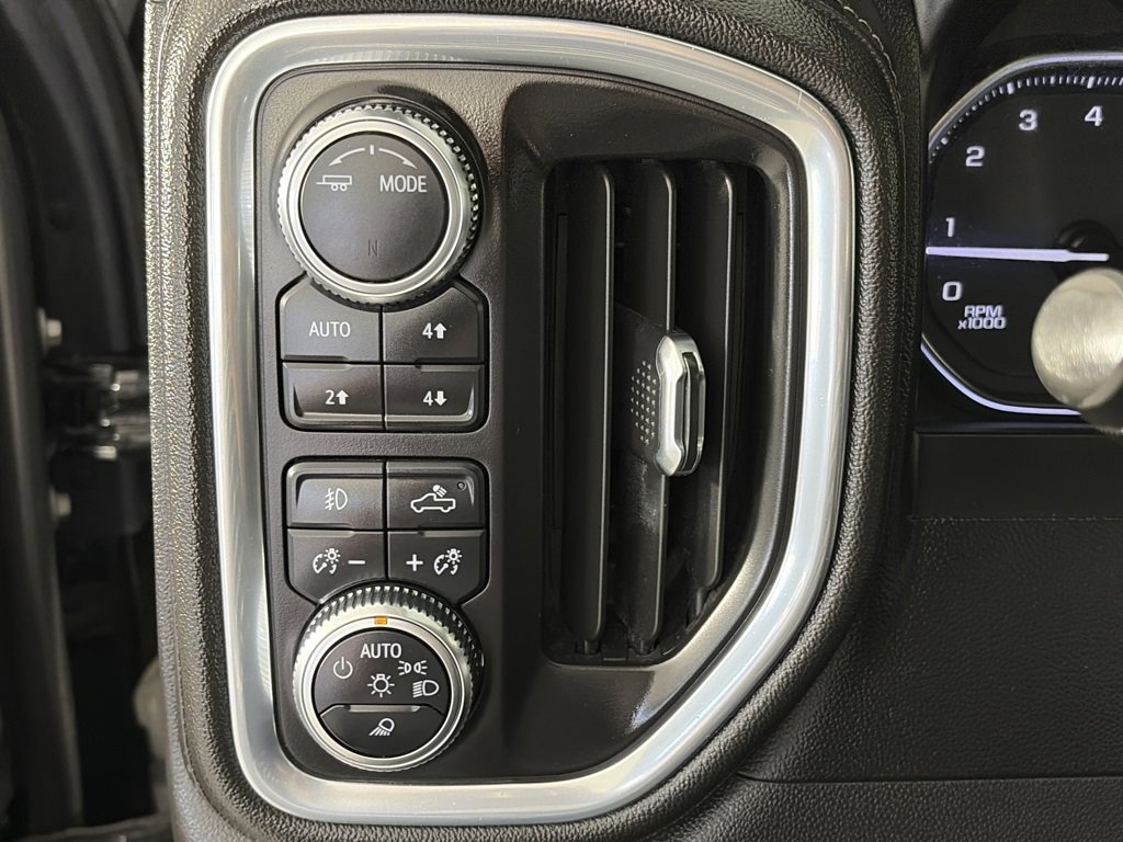 Used 2022 GMC Sierra 3500 SLT w/ SLT Premium Package image 24