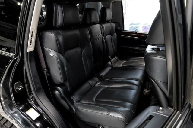 Used 2021 Lexus LX 570 4WD w/ Luxury Package image 34