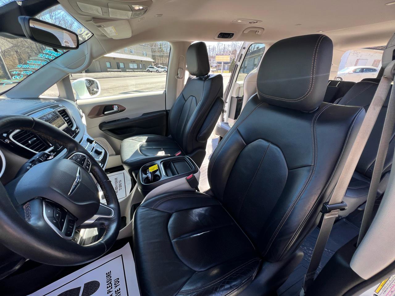 Used 2018 Chrysler Pacifica Touring-L w/ Advanced Safetytec Group image 21