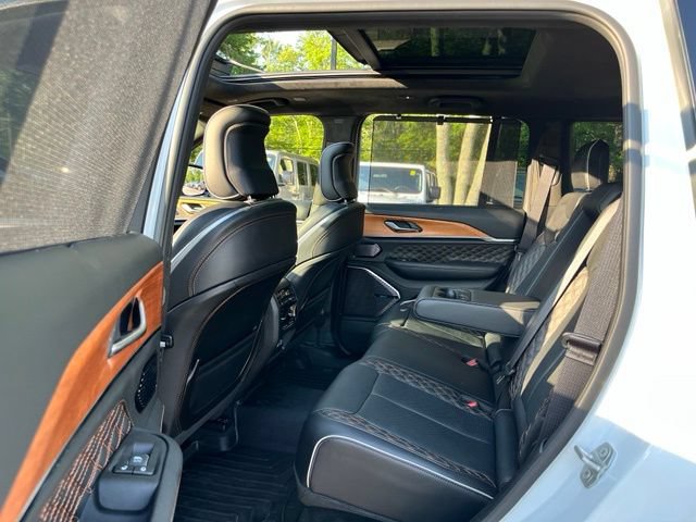 Certified 2025 Jeep Grand Cherokee Summit AWD/4WD image 22