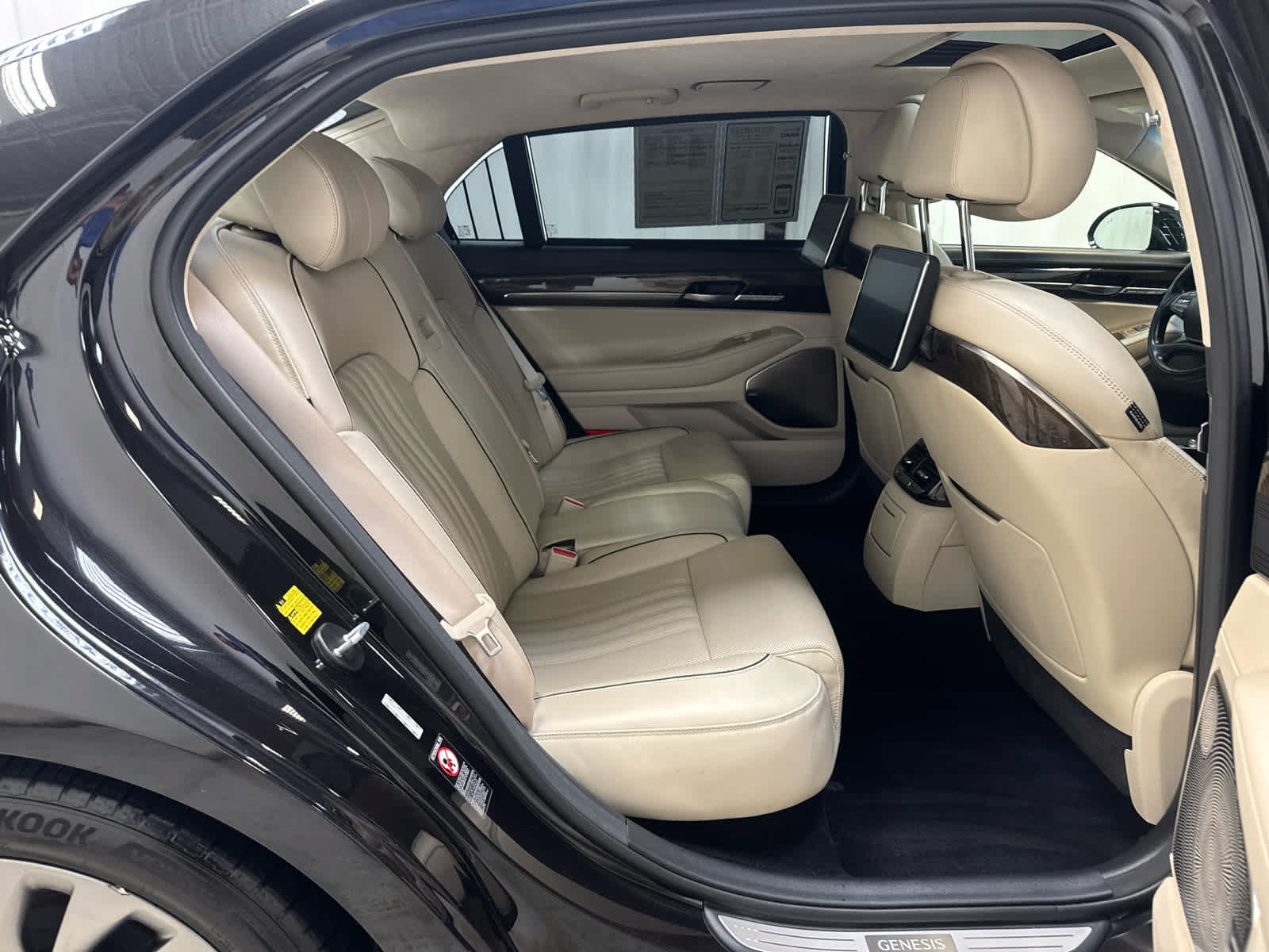 Used 2018 Genesis G90 5.0 Ultimate AWD/4WD image 21