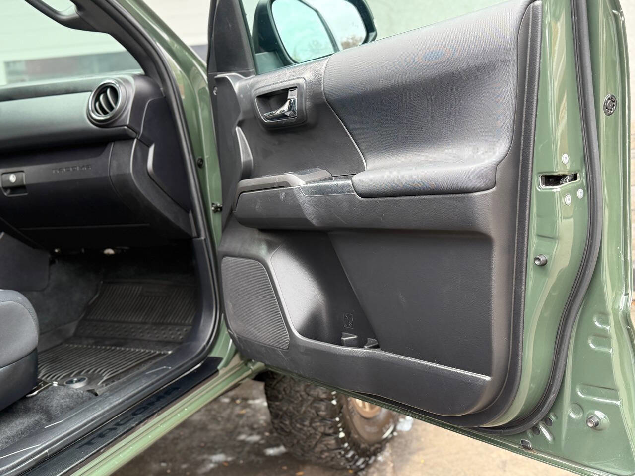 Used 2022 Toyota Tacoma TRD Off-Road image 42