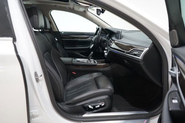 Used 2020 BMW 745e xDrive image 39