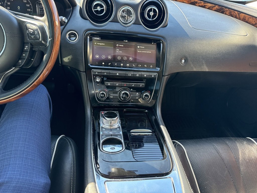 Used 2019 Jaguar XJ R-Sport image 12