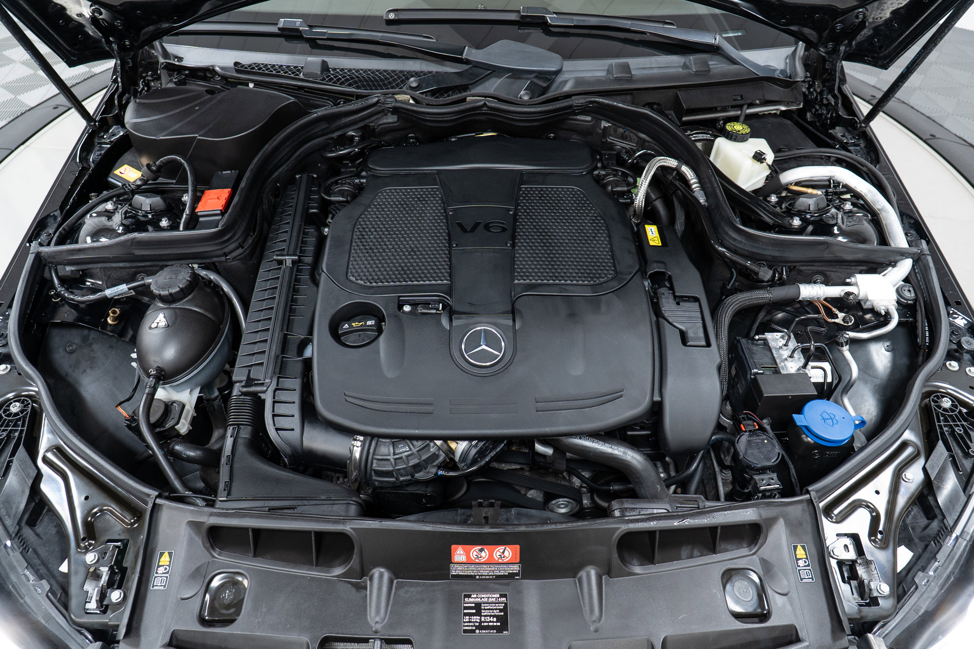 Used 2014 Mercedes-Benz C 300 4MATIC Sedan image 9