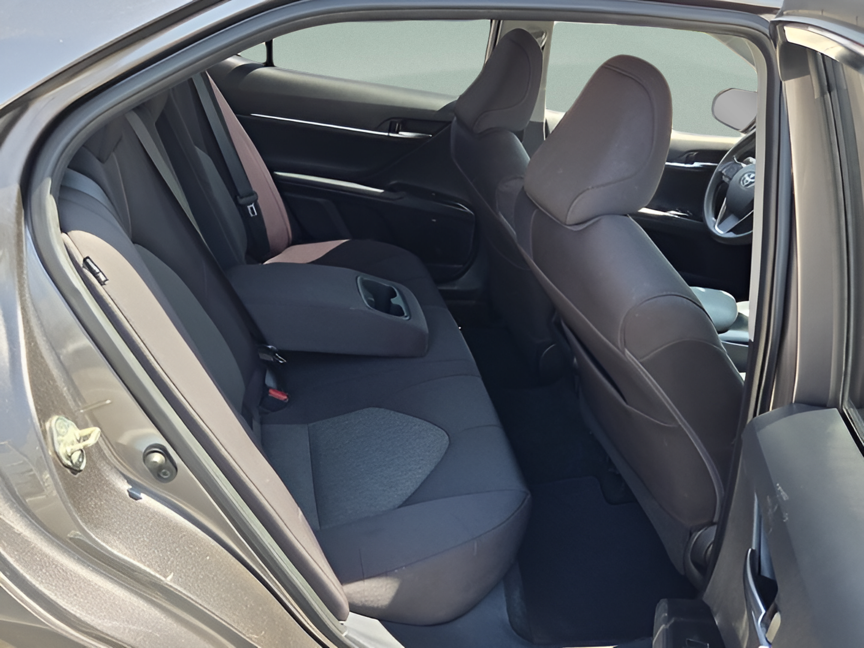 Used 2020 Toyota Camry LE FWD image 14