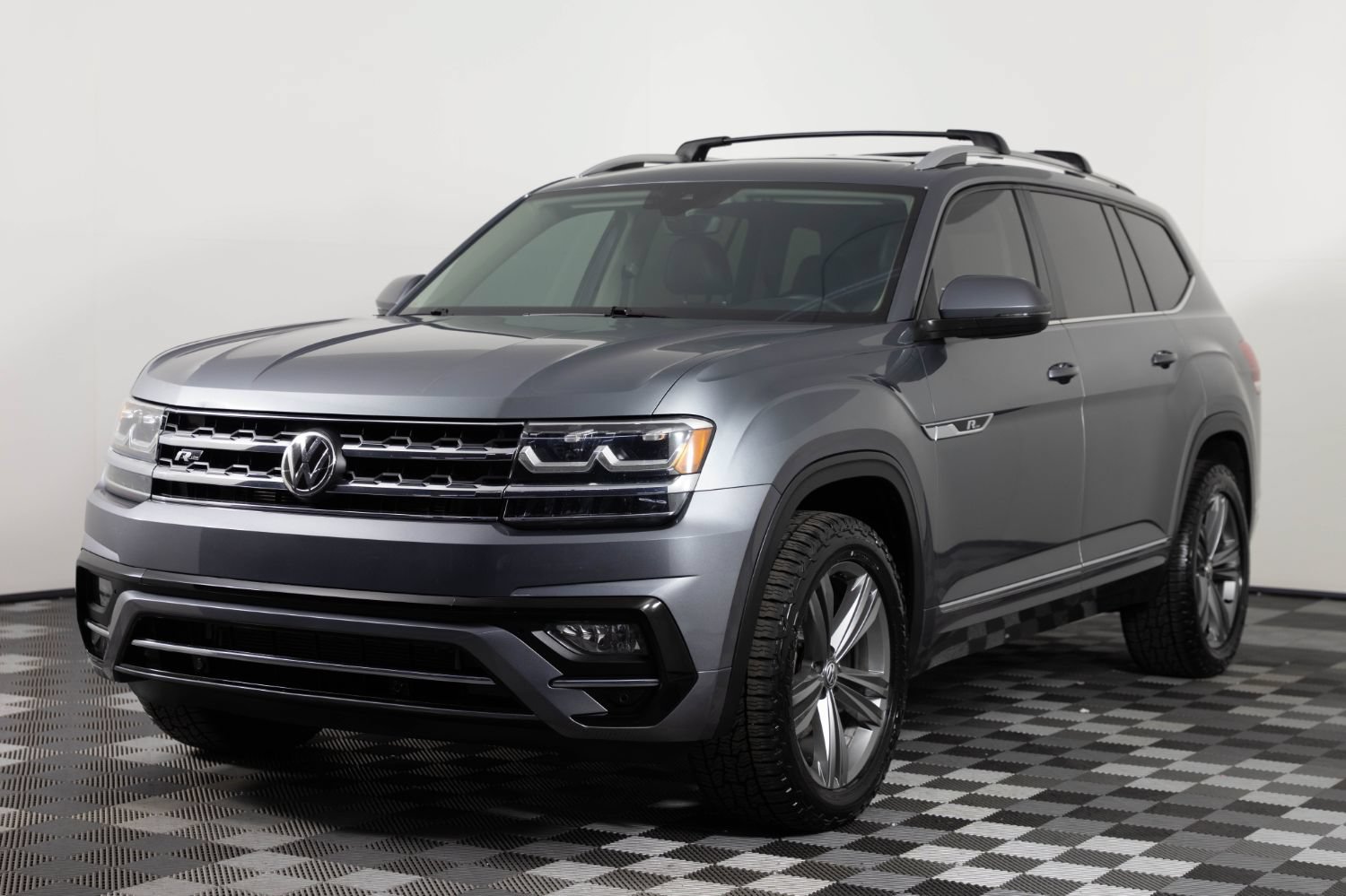 Used 2019 Volkswagen Atlas SEL R-Line AWD/4WD image 2
