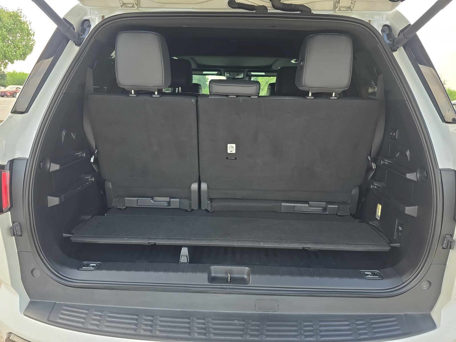 Used 2025 Toyota Sequoia Platinum AWD/4WD image 31
