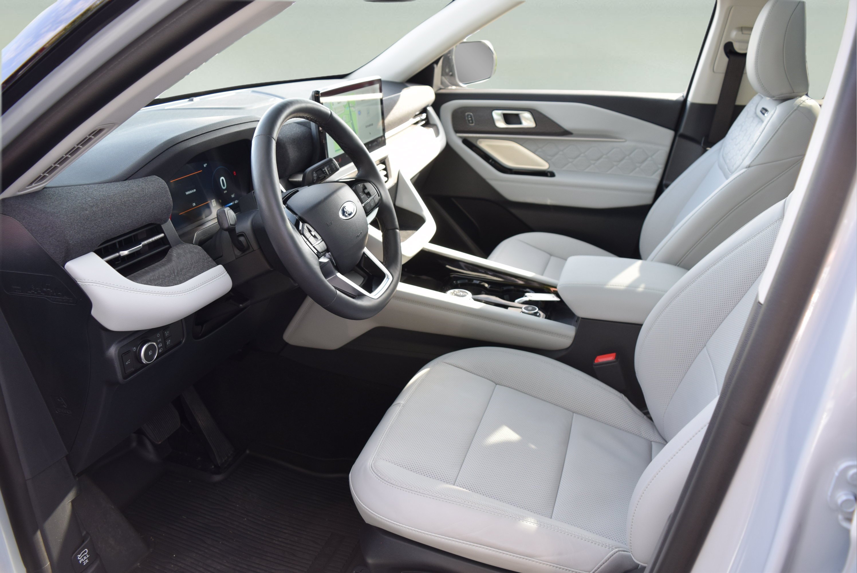 Used 2026 Ford Explorer Platinum w/ LUX Leather Package AWD/4WD image 11