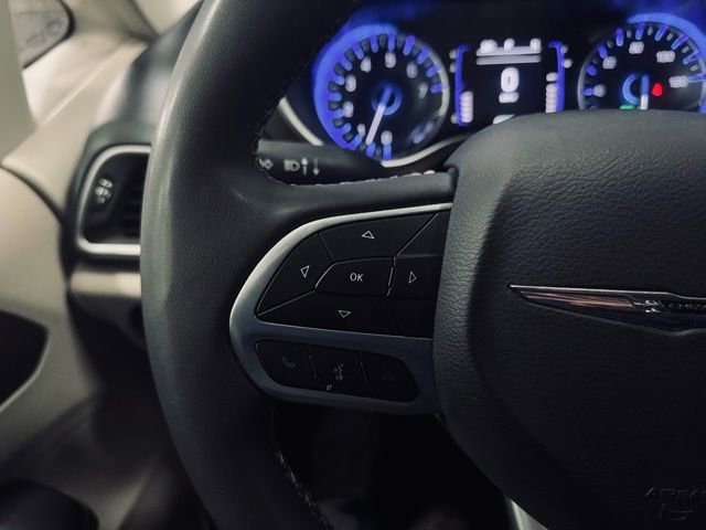 Used 2023 Chrysler Voyager LX image 27