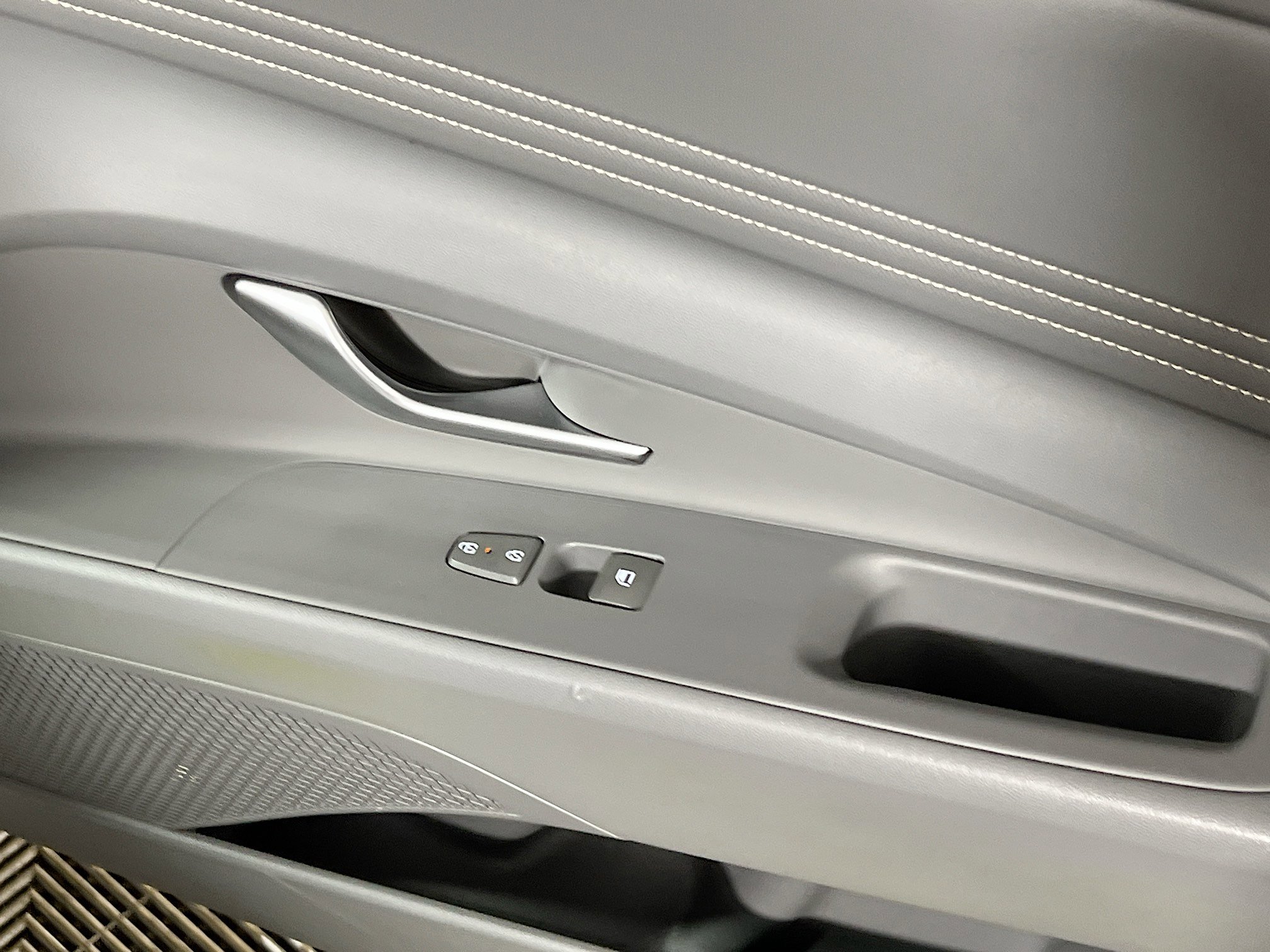 Used 2025 Hyundai Elantra SEL image 32