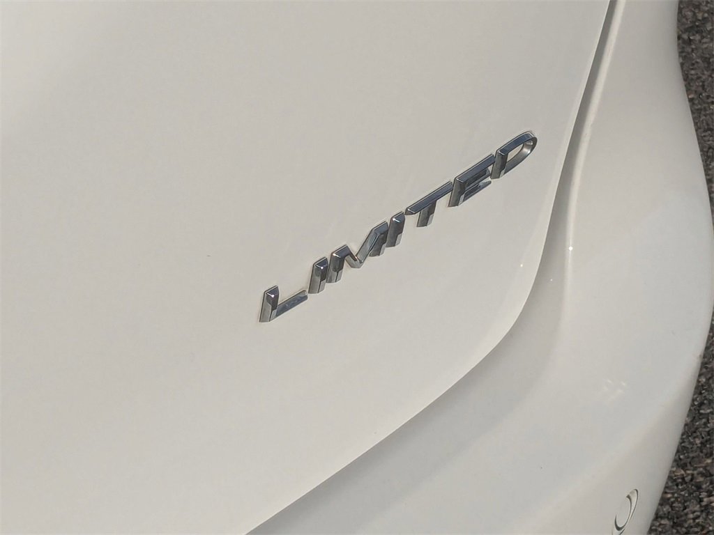 Used 2023 Chrysler Pacifica Limited image 12