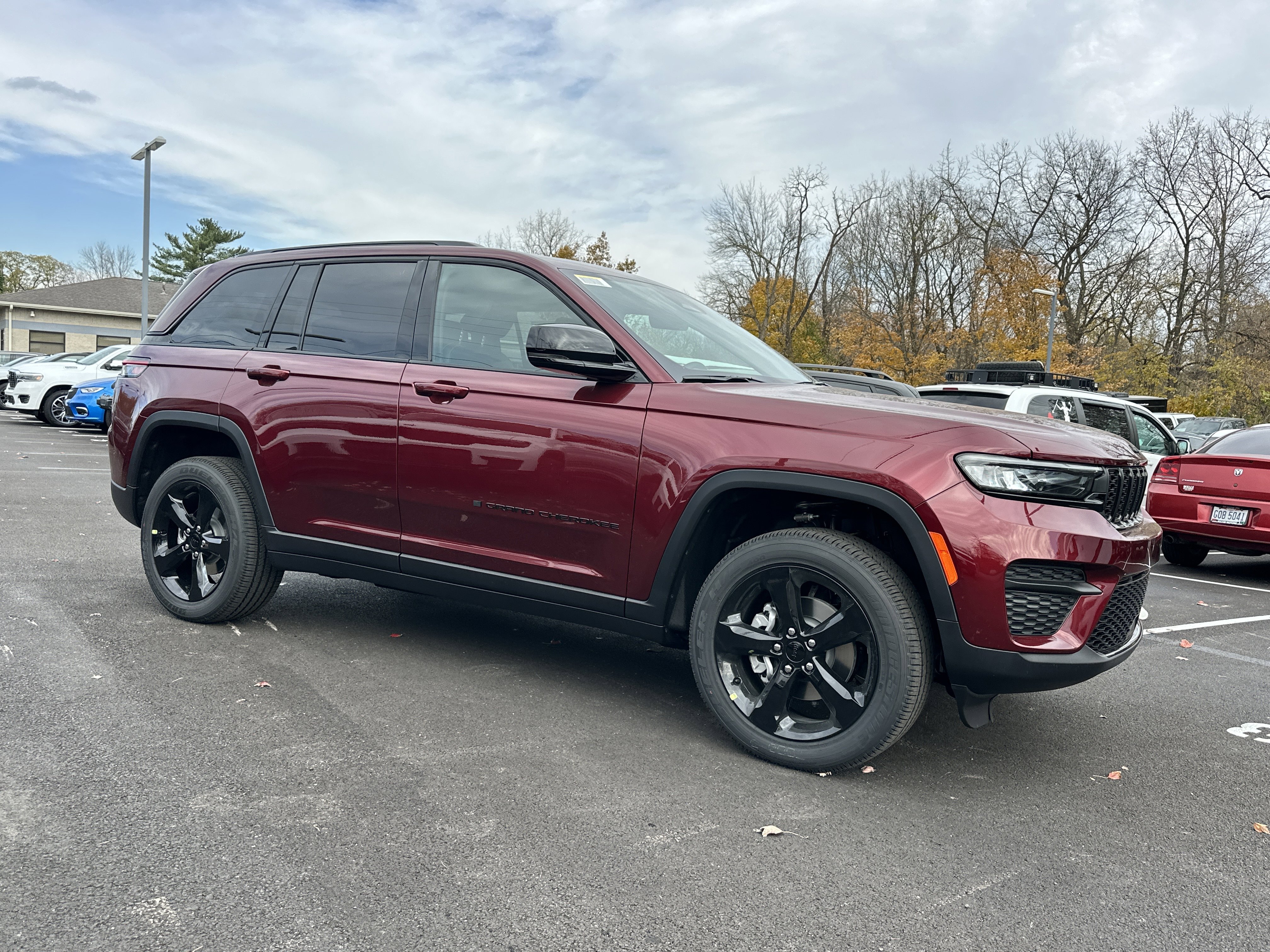 New 2025 Jeep Grand Cherokee Altitude image 18