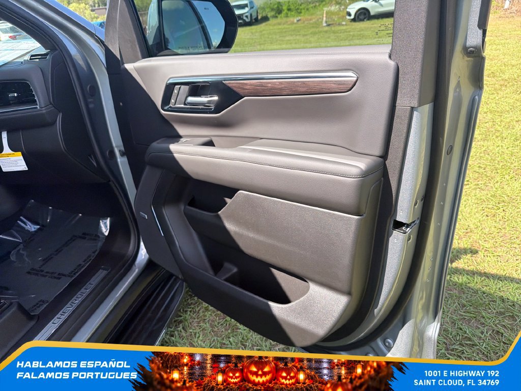 New 2026 Chevrolet Suburban LT w/ Comfort Package AWD/4WD image 35
