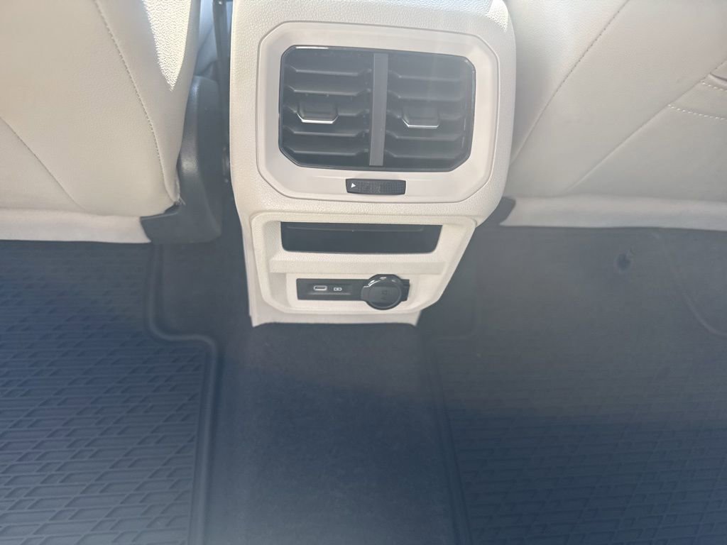 Used 2022 Volkswagen Tiguan SE image 19