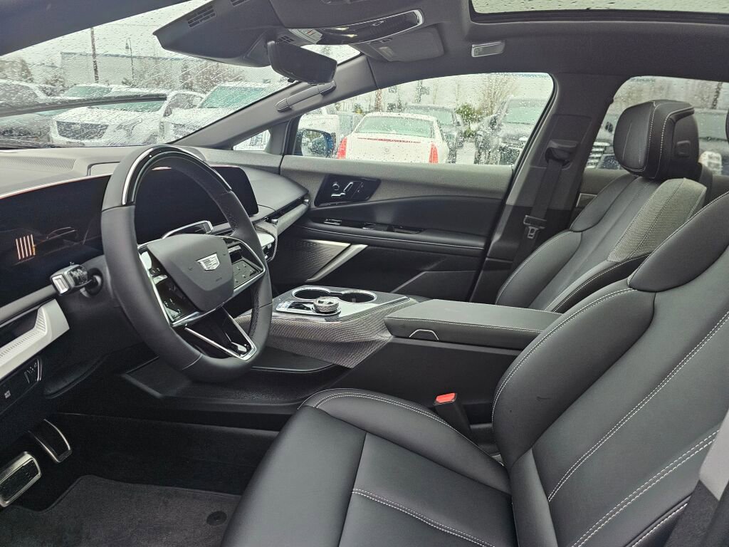 New 2026 Cadillac Optiq Luxury 1 image 25