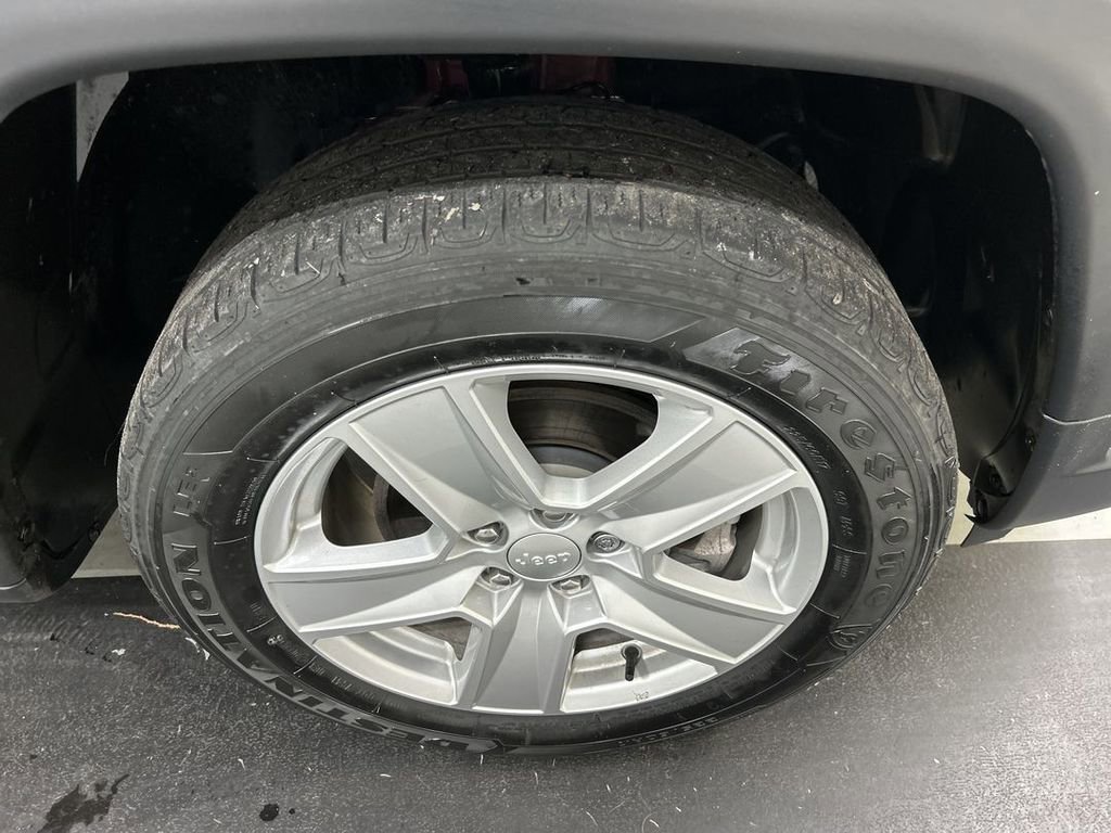 Used 2022 Jeep Compass Latitude w/ Convenience Group AWD/4WD image 8