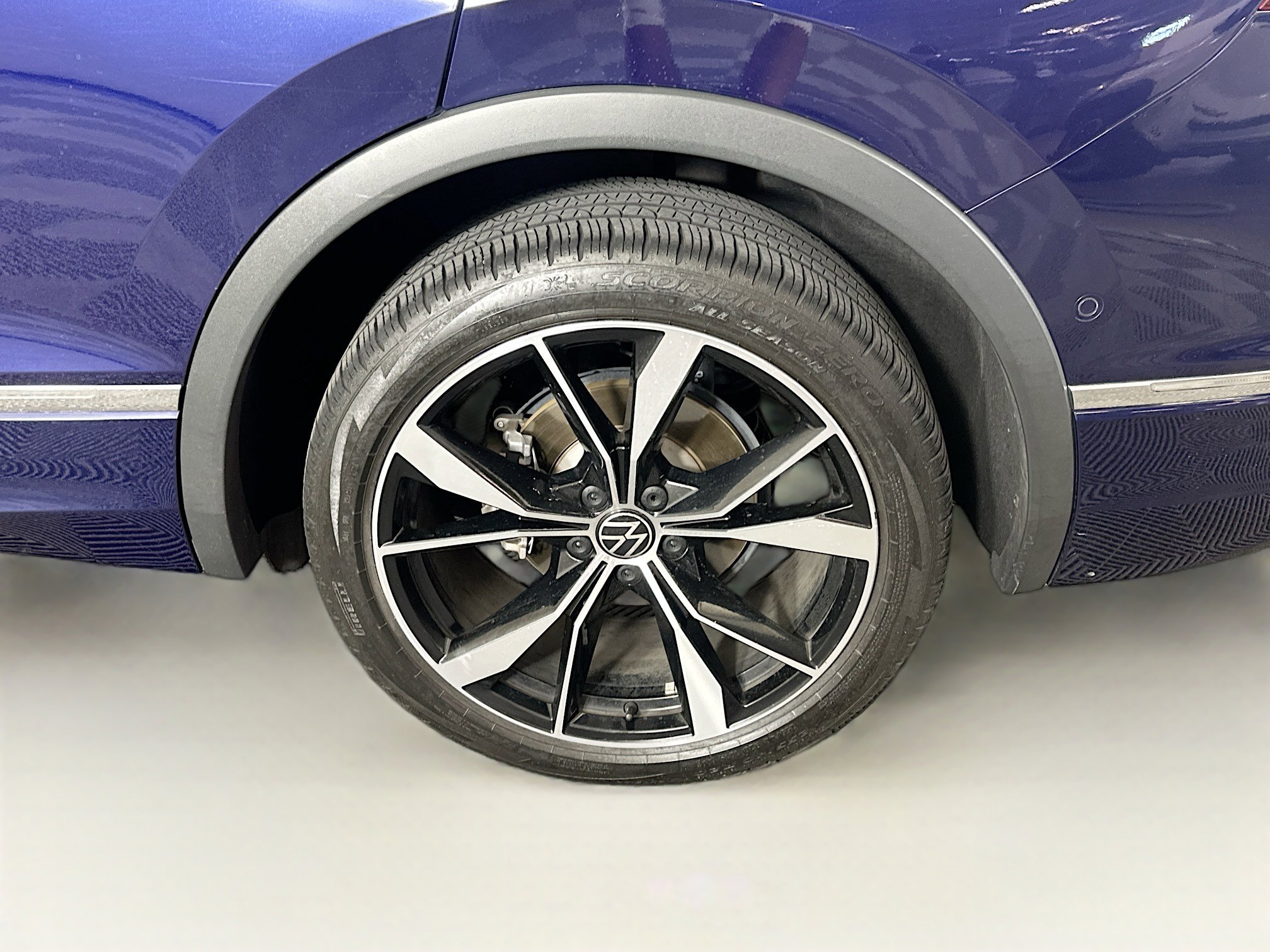 Used 2022 Volkswagen Tiguan SEL R-Line AWD/4WD image 11